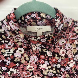 Brown Loft turtleneck with small flowers Large